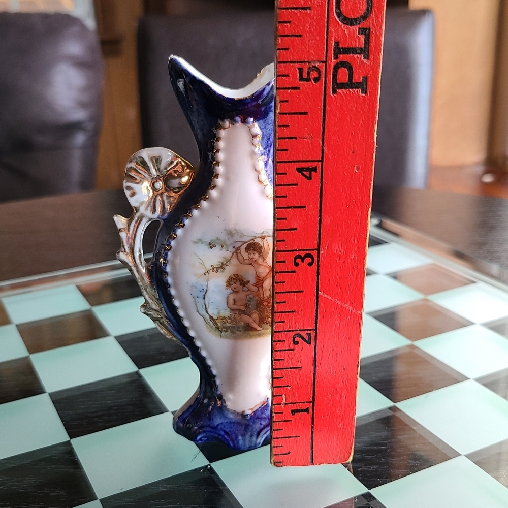 Victoria Vintage Bud Vase collectible - Picture 3 of 9